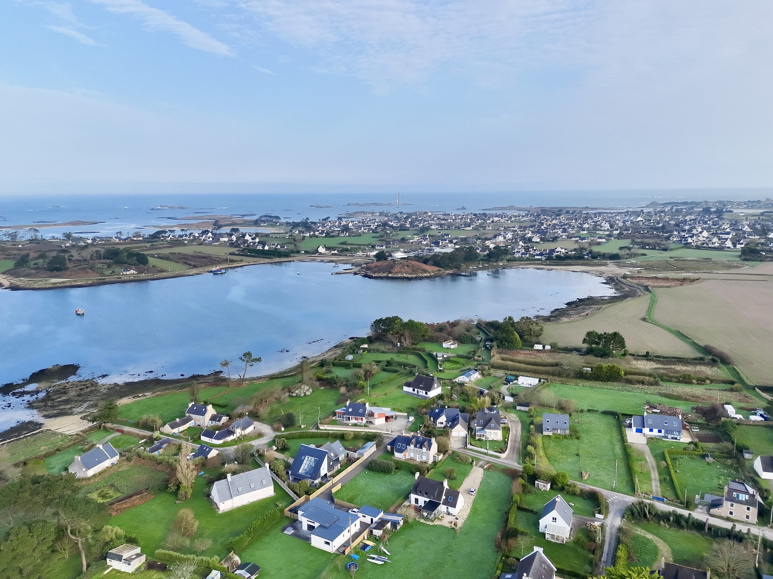 Photo aérienne en drone d'une falaise en Finistère - Drone Arvor Production